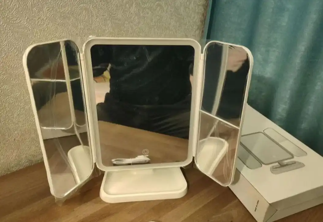 Настольное зеркало с подсветкой