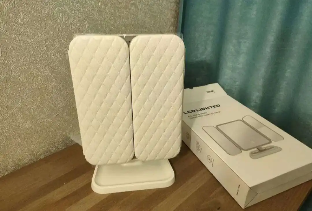 Настольное зеркало с подсветкой