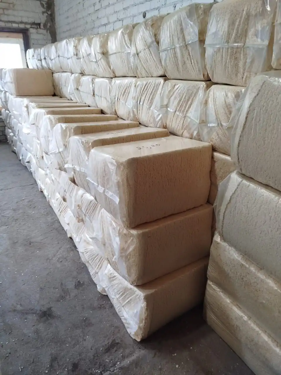 Продажа прессованной стружки в брикетах