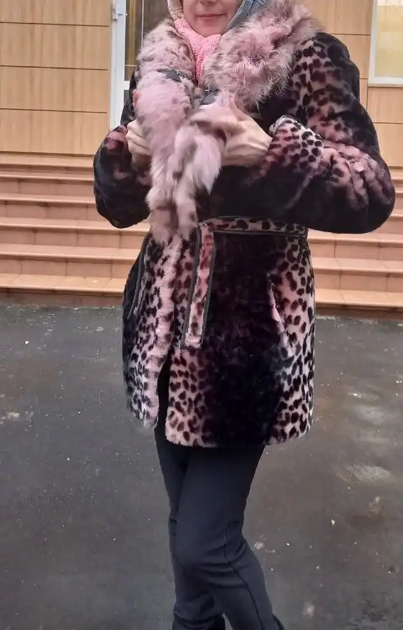 Шуба мутоновая с песцовым воротником в идеальном состоянии