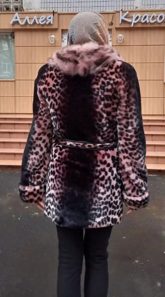 Шуба мутоновая с песцовым воротником в идеальном состоянии