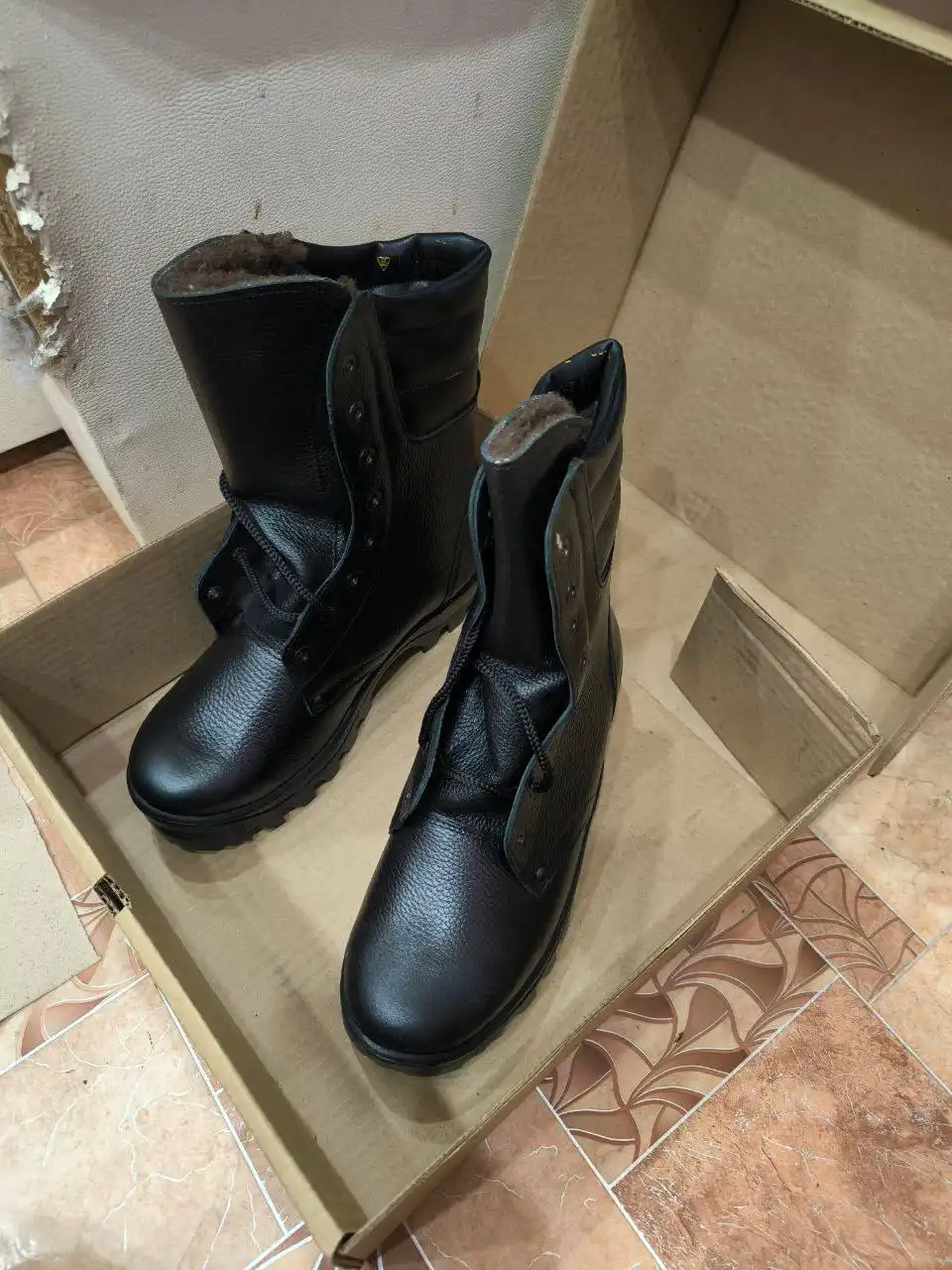 Продажа зимних и летних берцев размер 43, новые в коробке