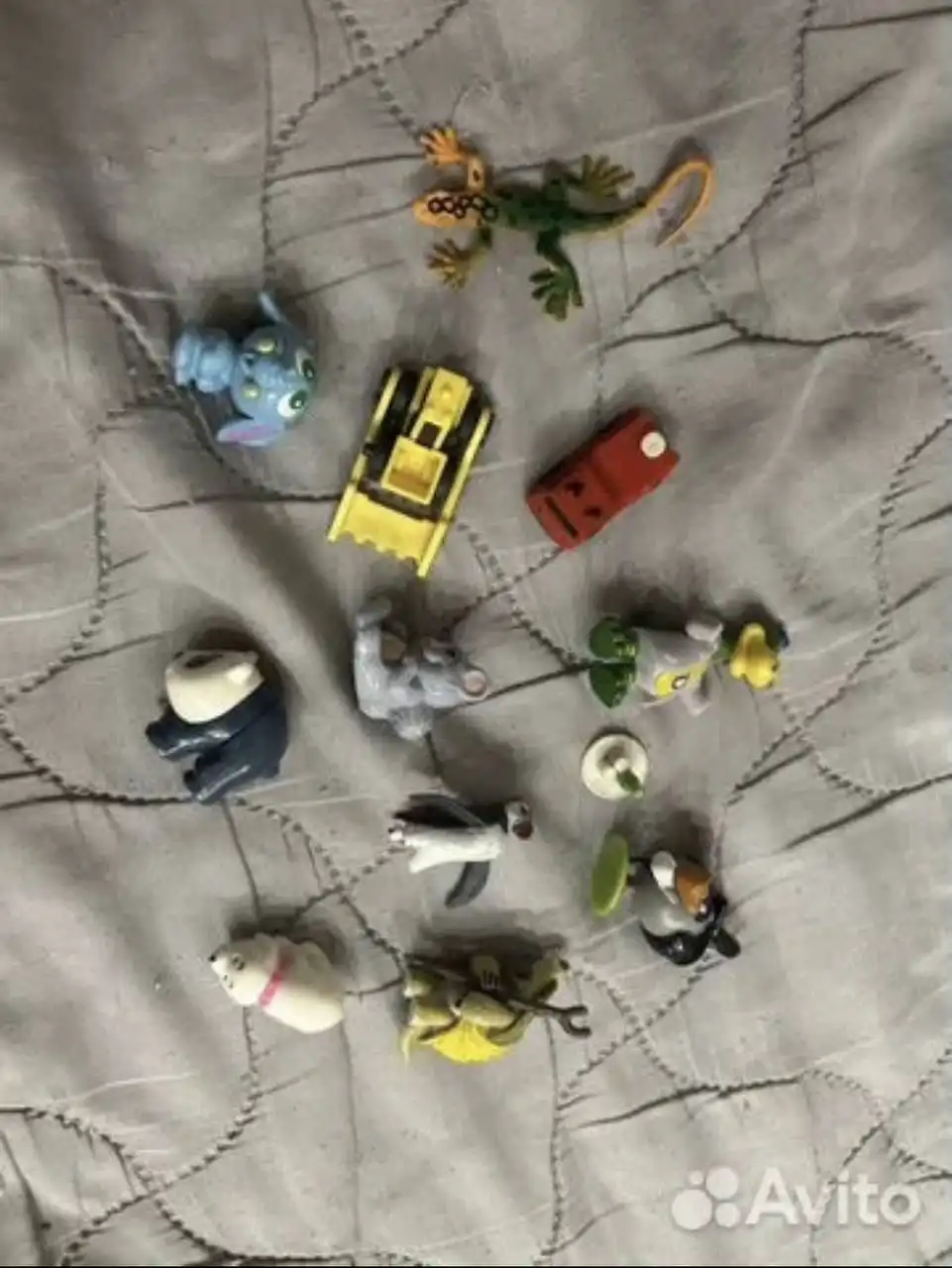 Пакет игрушек из киндера