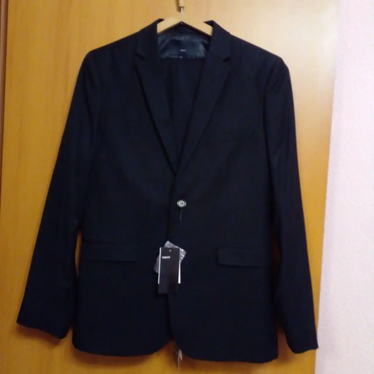 Продам мужской черный костюм