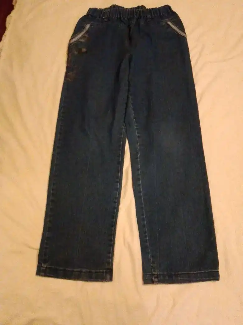 Продам женскую одежду: джинсы и куртки - Женская одежда (Одежда) в Тюмень