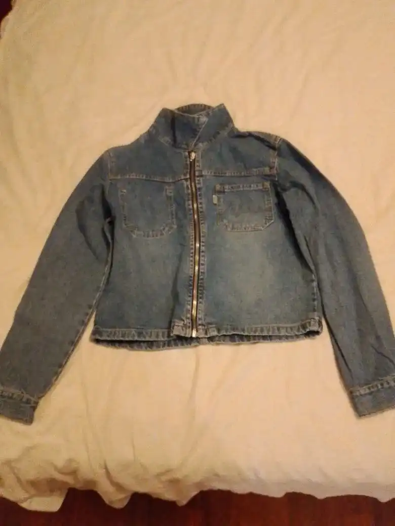 Продам женскую одежду: джинсы и куртки - Женская одежда (Одежда) в Тюмень