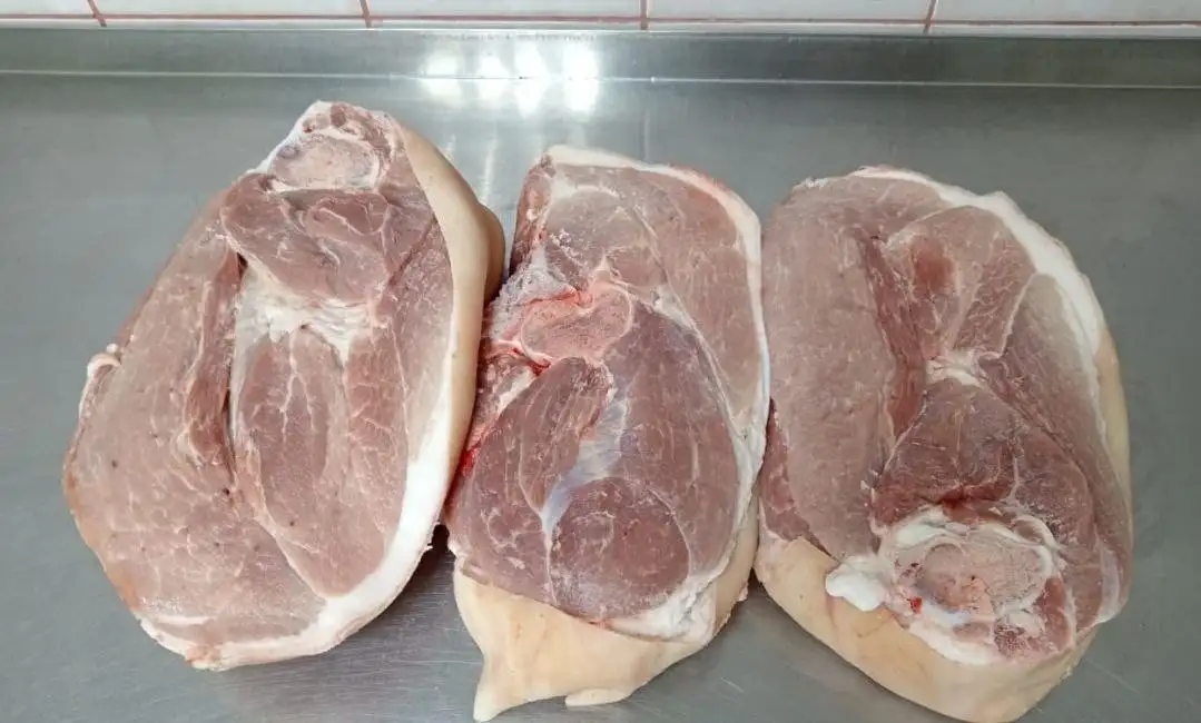 Свиной окорок на кости с частного подворья - Продукты питания (Барахолка) в Тюмень