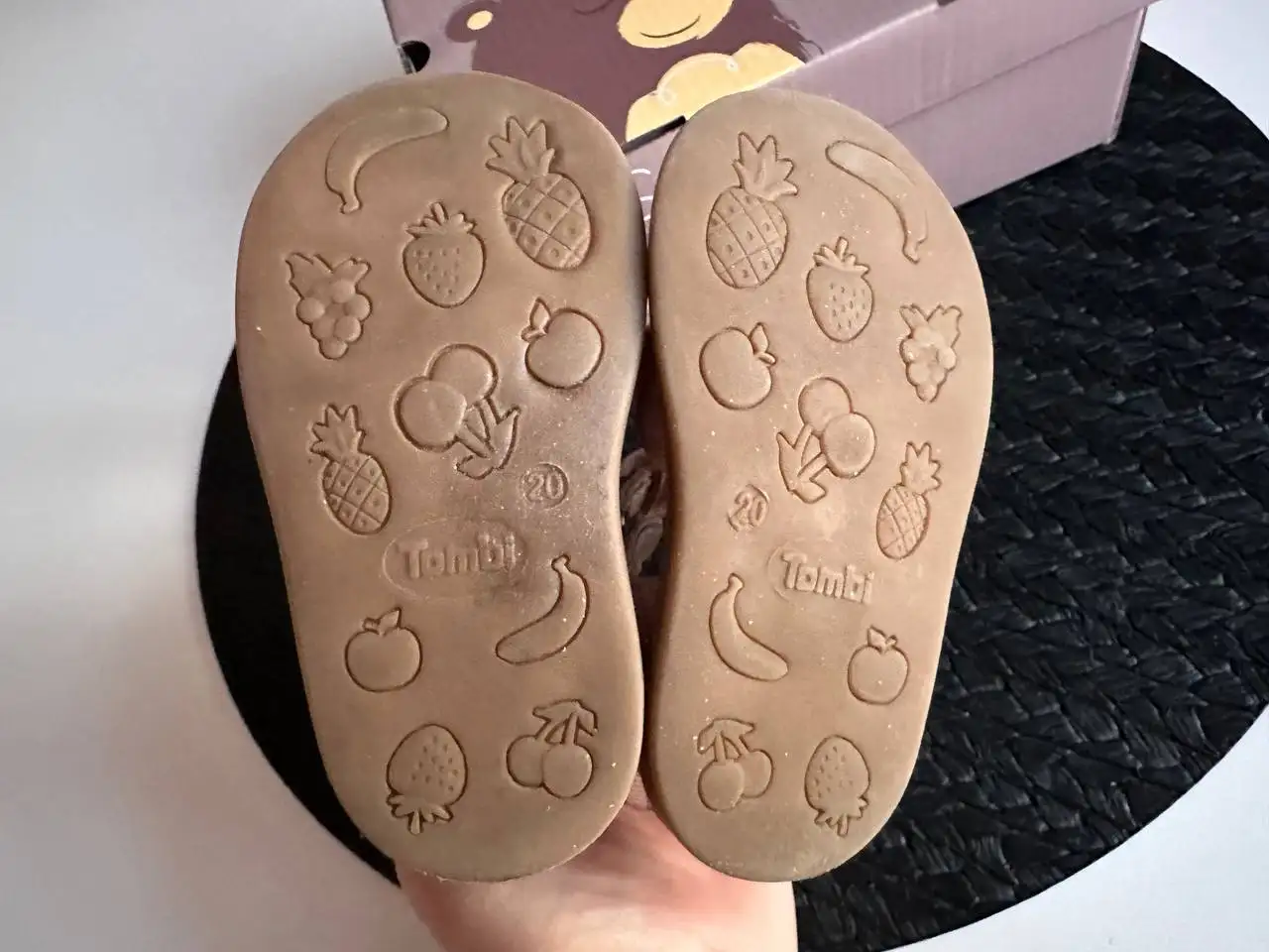Продам сандалии Tombi и кеды - Обувь (Одежда) в Тюмень
