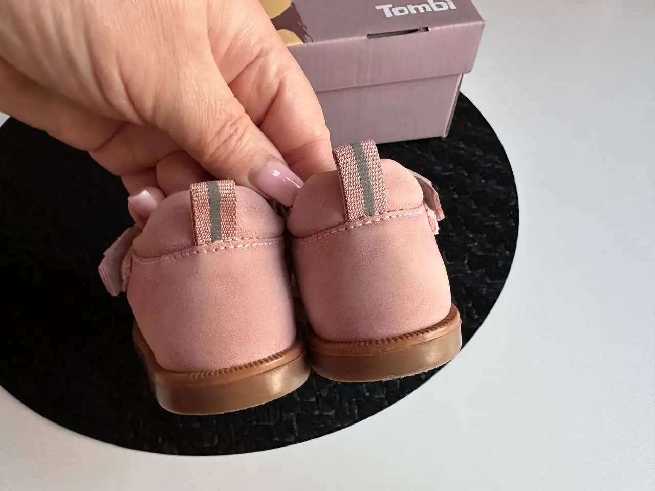 Продам сандалии Tombi и кеды - Обувь (Одежда) в Тюмень