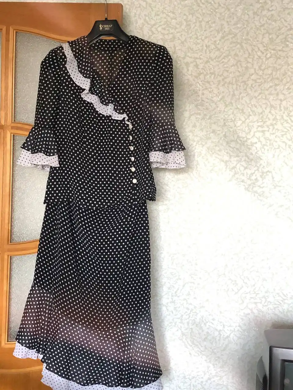 Продам праздничный костюм р.46-48