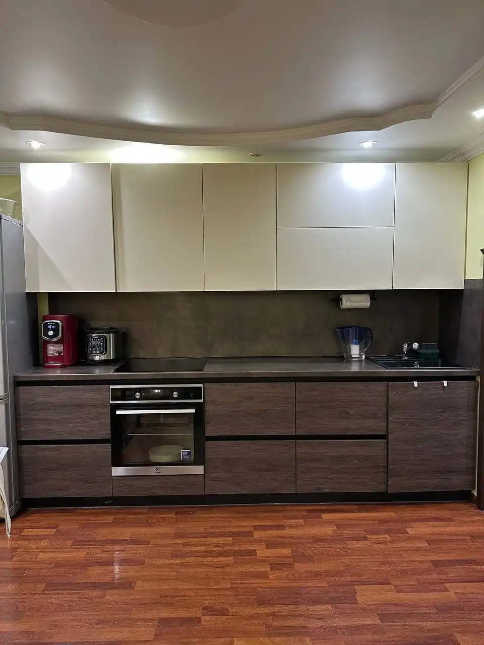 Продается стильный и функциональный кухонный гарнитур