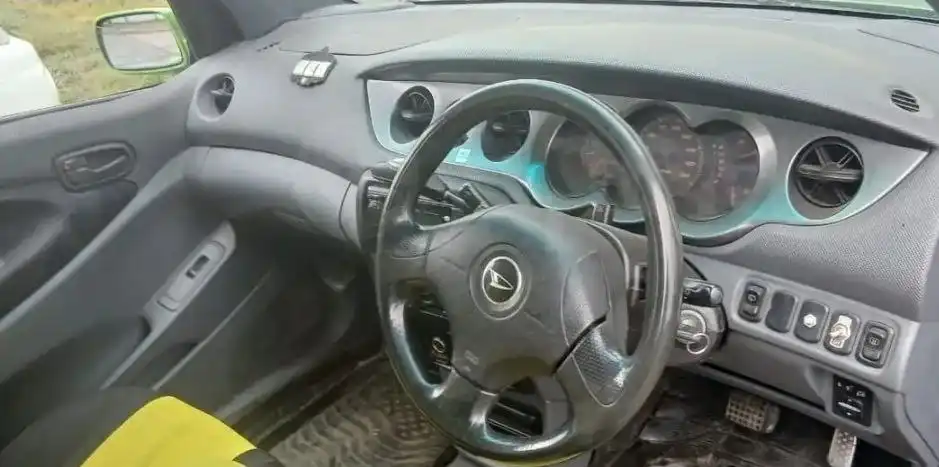 Продам Daihatsu YRV