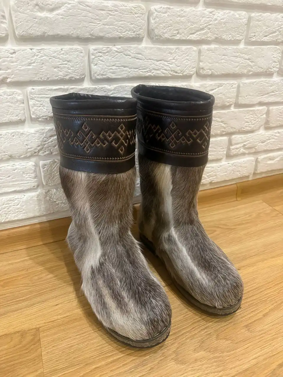 Мужские унты 43 размер серо-белые с овчиной