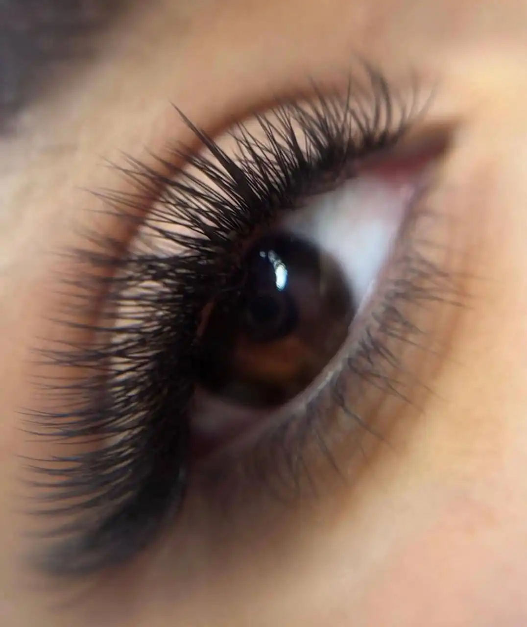 Маникюр и наращивание ресниц в Чите