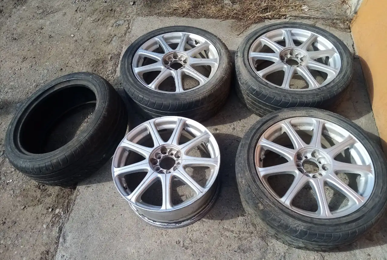 Продажа 4 литых дисков R17 с летней резиной - Запчасти (Авто) в Чита