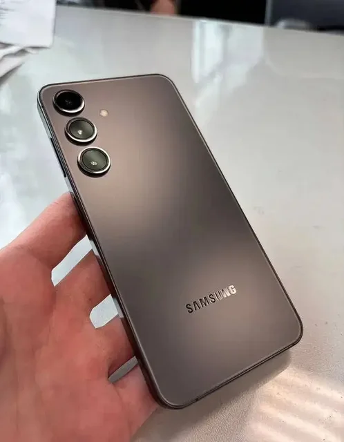 Samsung S24 256 GB - Смартфоны и гаджеты в Чита