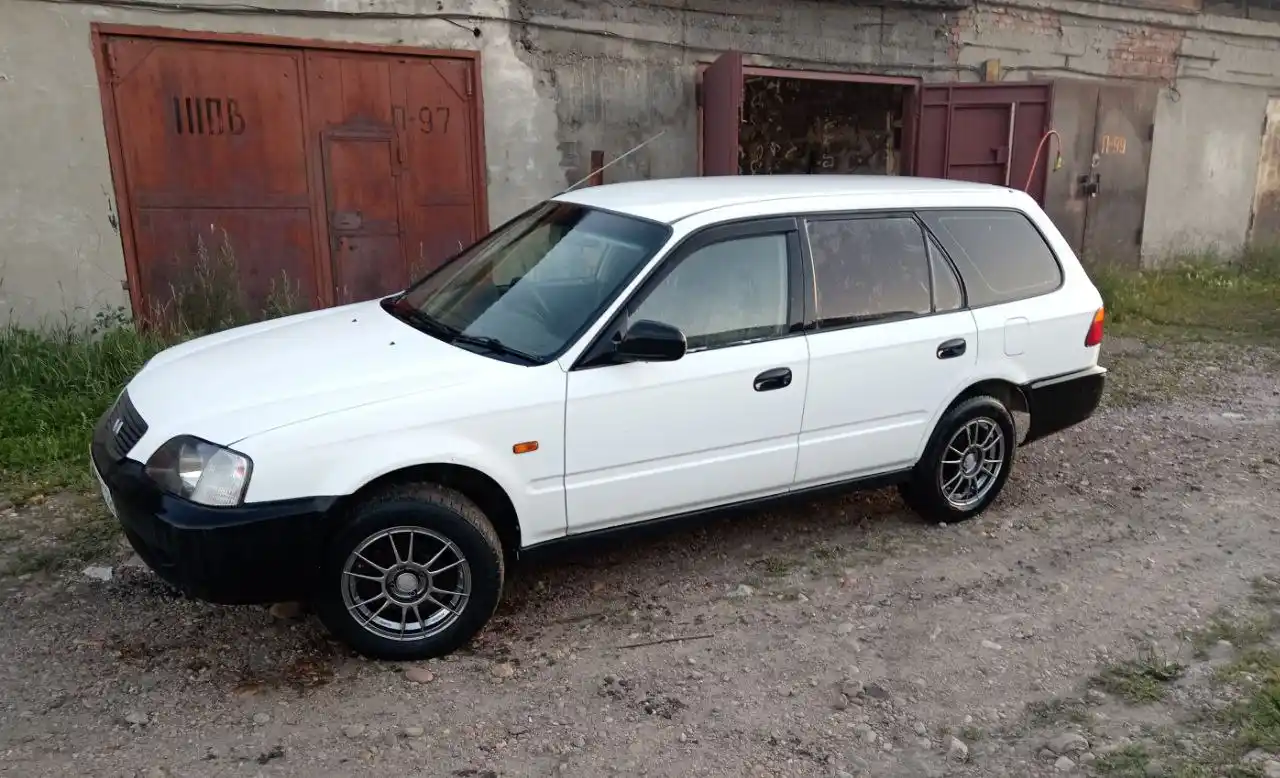 Продам автомобиль 2000г 4WD механика