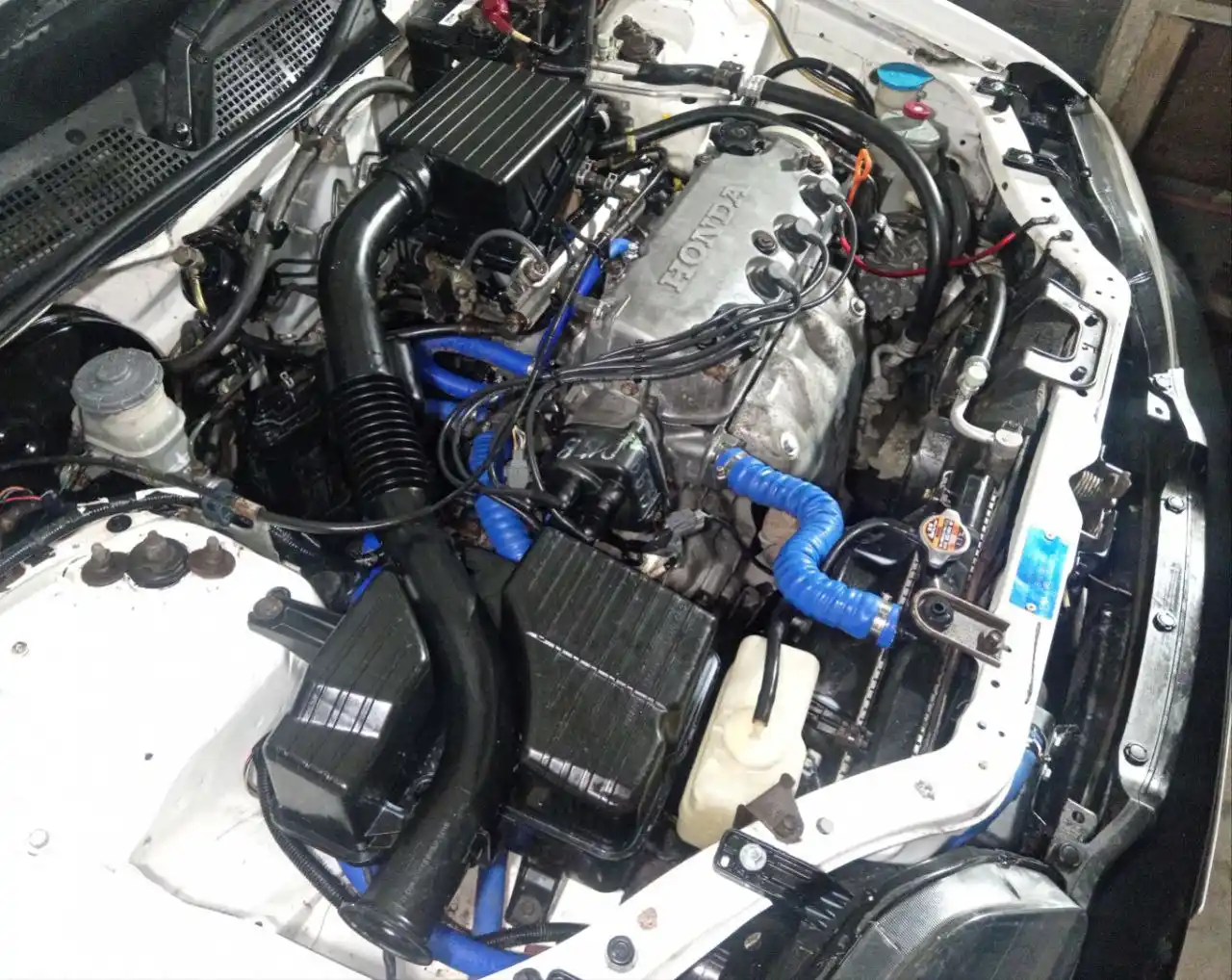 Продам автомобиль 2000г 4WD механика