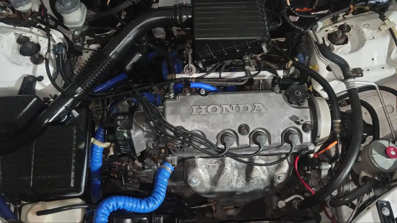 Продам автомобиль 2000г 4WD механика