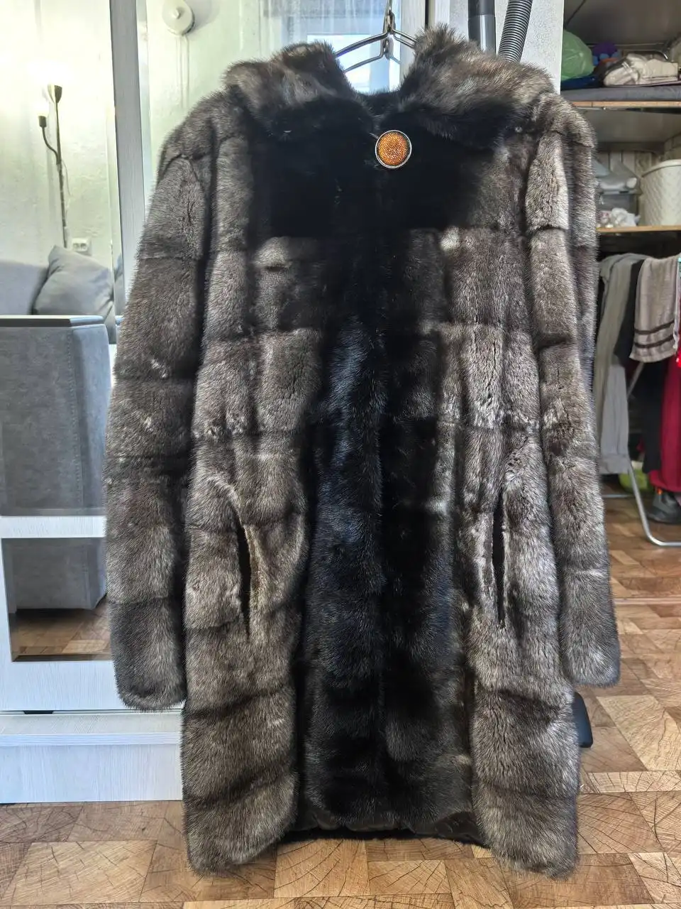 Продам норковую шубу с капюшоном