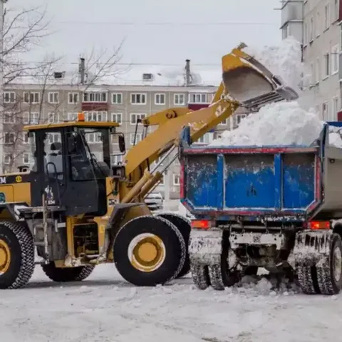 Уборка снега и вывоз - Услуги в Ангарск