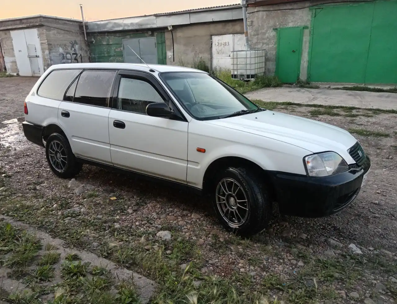 Продам автомобиль 2000г 4вд механика