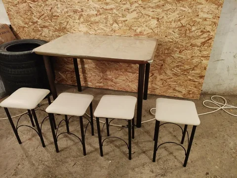 Раздвижной стол с 4 табуретками - Растения в Н.Ленино