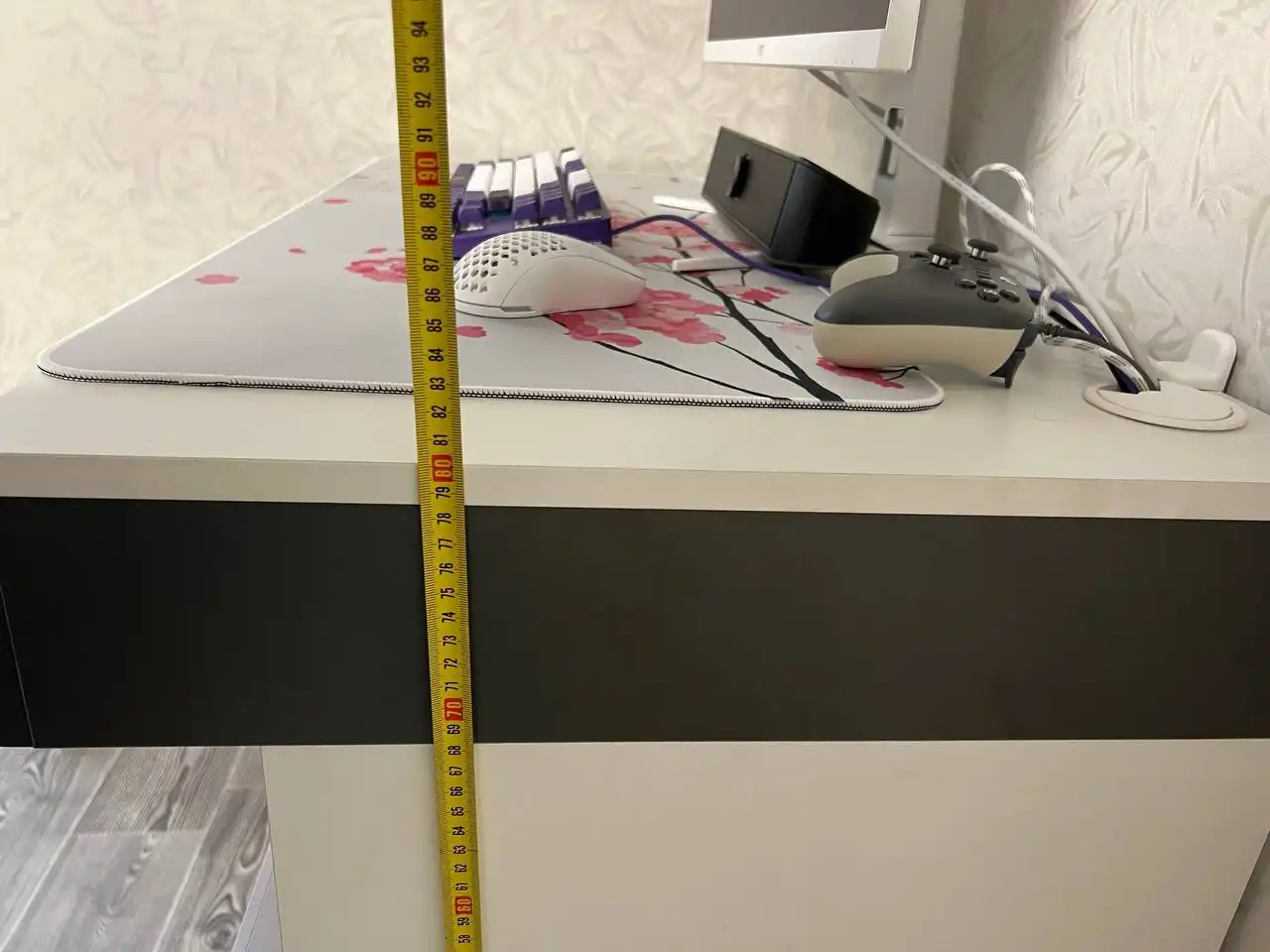 Письменный стол белый с выдвижными ящиками - Мебель (Для дома и дачи) в Ангарск