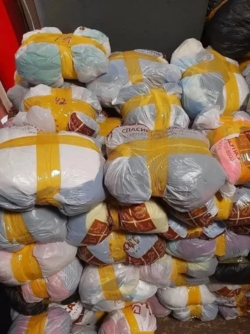 Пакеты с новой одеждой при закрытии магазина - Одежда в Ангарск