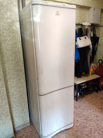 Холодильник Индезит с неисправностью - Барахолка в Н.Ленино