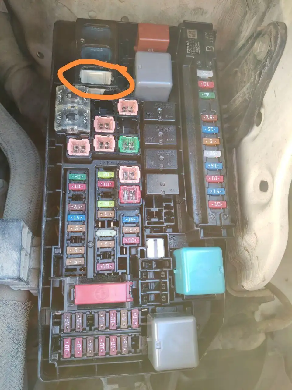 Требуются услуги автоэлектрика по гибридным автомобилям Тойота Вокси - Авторемонт (Услуги) в Ангарск