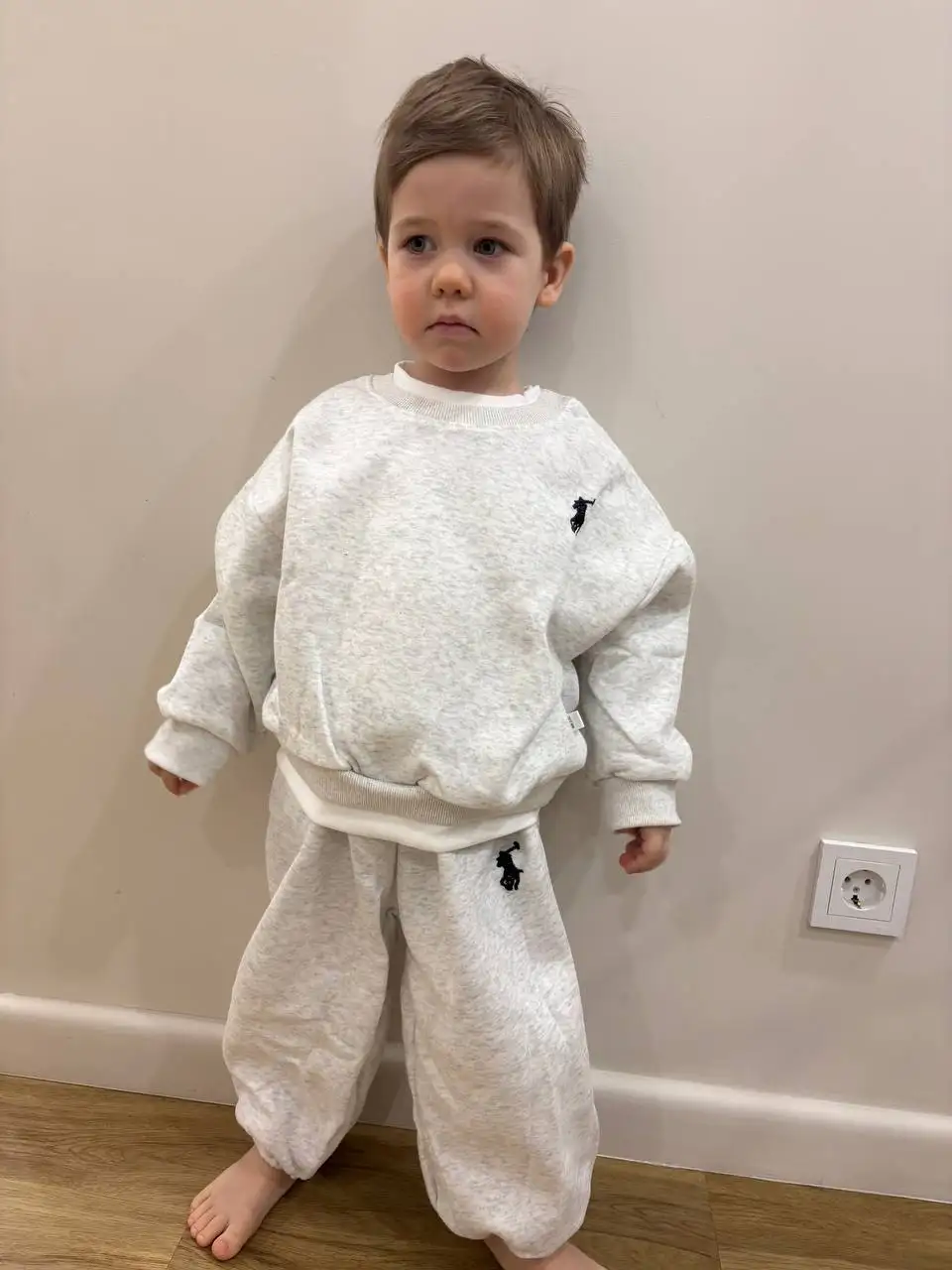 Продам плюшевую кофту и утепленный костюм для малышей - Одежда (Барахолка) в Ангарск