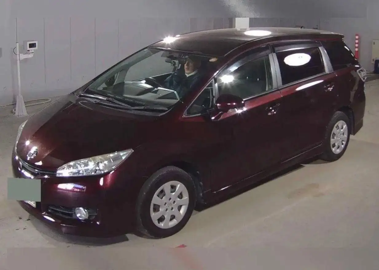 Toyota Wish 2013 года - куплен на аукционе - Авто в Владивосток