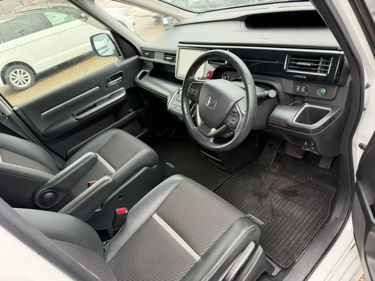 HONDA STEP WAGON 2015 года - Минивэны (Авто) в Владивосток