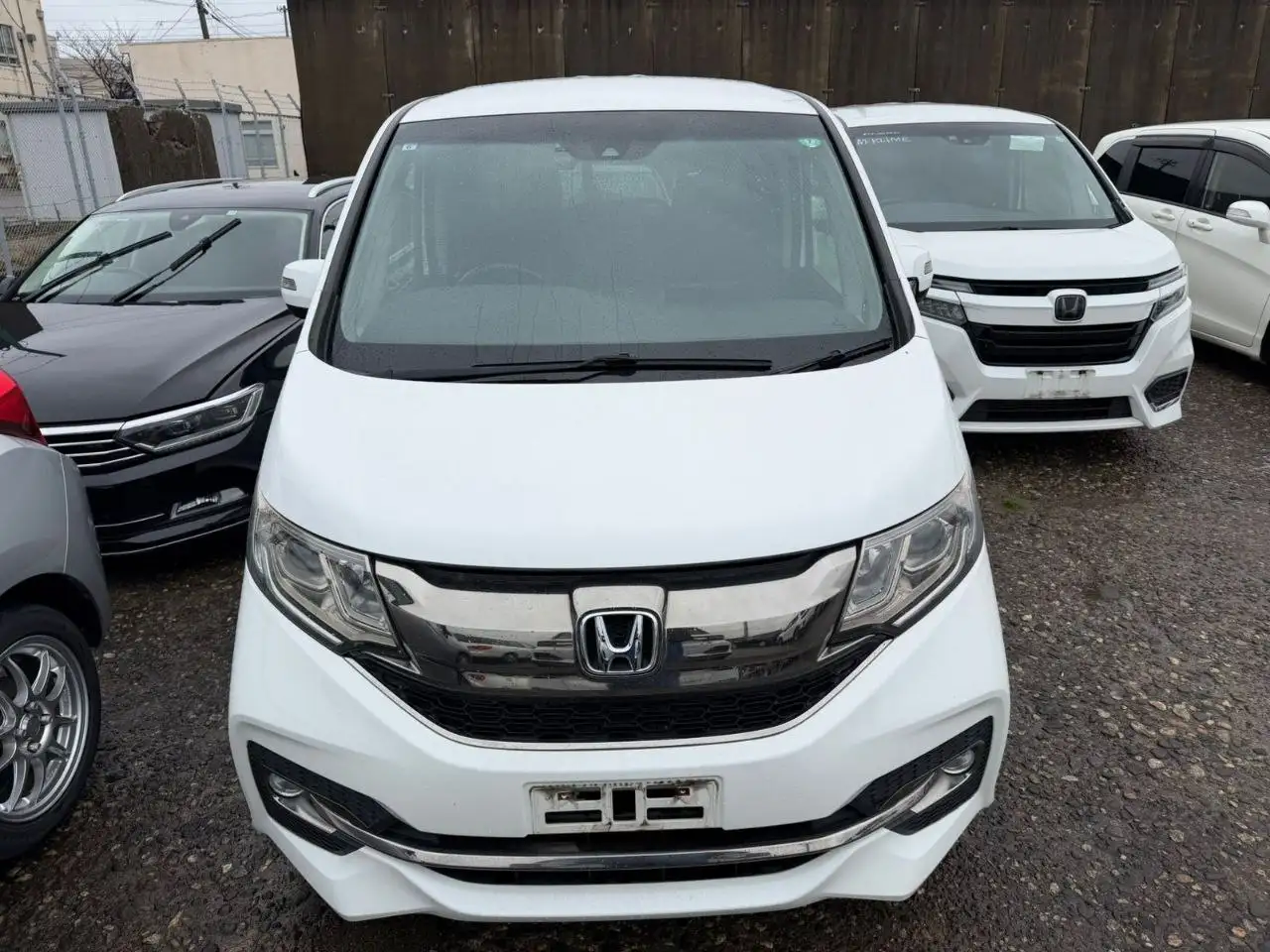 HONDA STEP WAGON 2015 года - Минивэны (Авто) в Владивосток