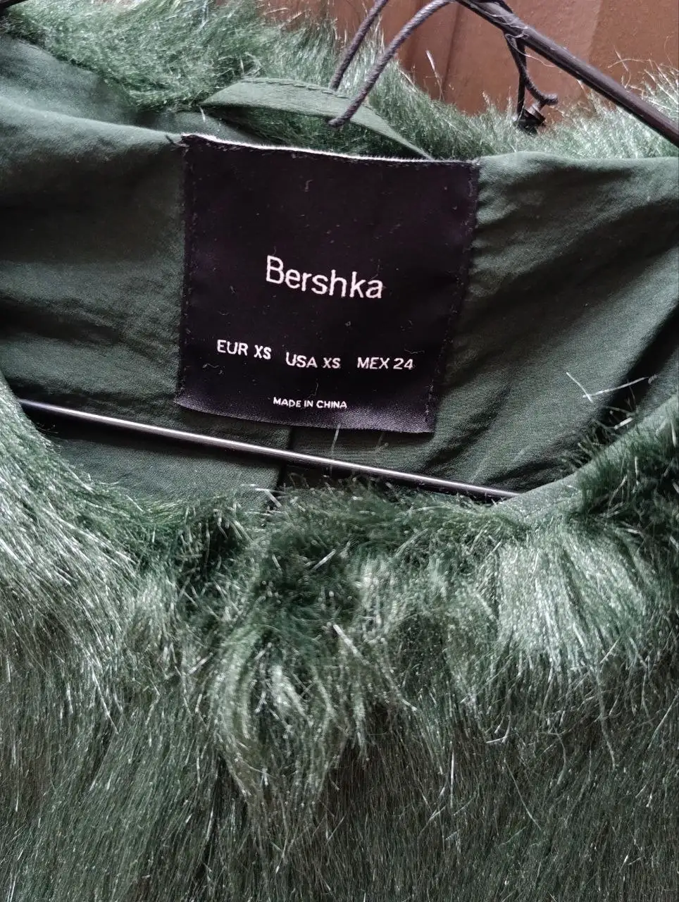 Искусственный полушубок Bershka зеленый - Верхняя одежда (Одежда) в Ангарск