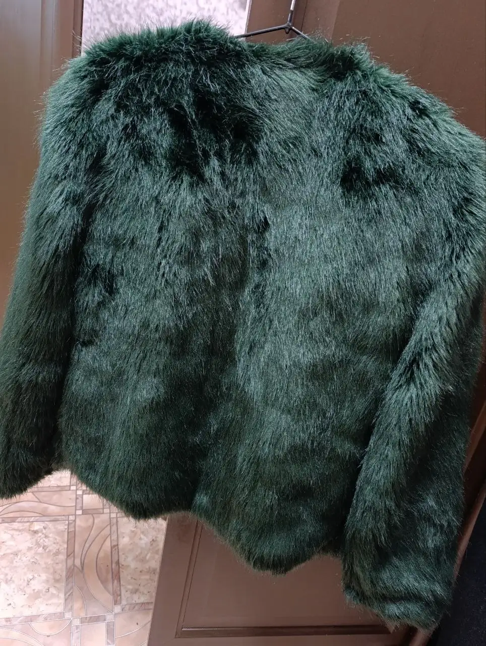 Искусственный полушубок Bershka зеленый - Верхняя одежда (Одежда) в Ангарск