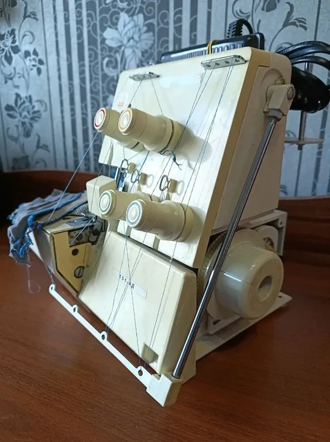 Продам оверлок 4-ниточный исправный - Постельное белье в Ангарск