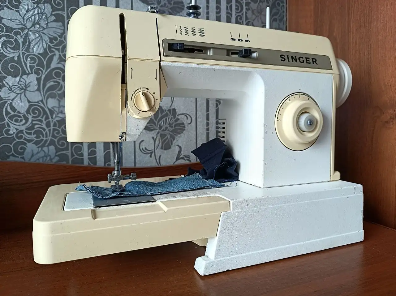 Продам швейную машину Singer с горизонтальным челноком - Швейные машины (Барахолка) в Ангарск