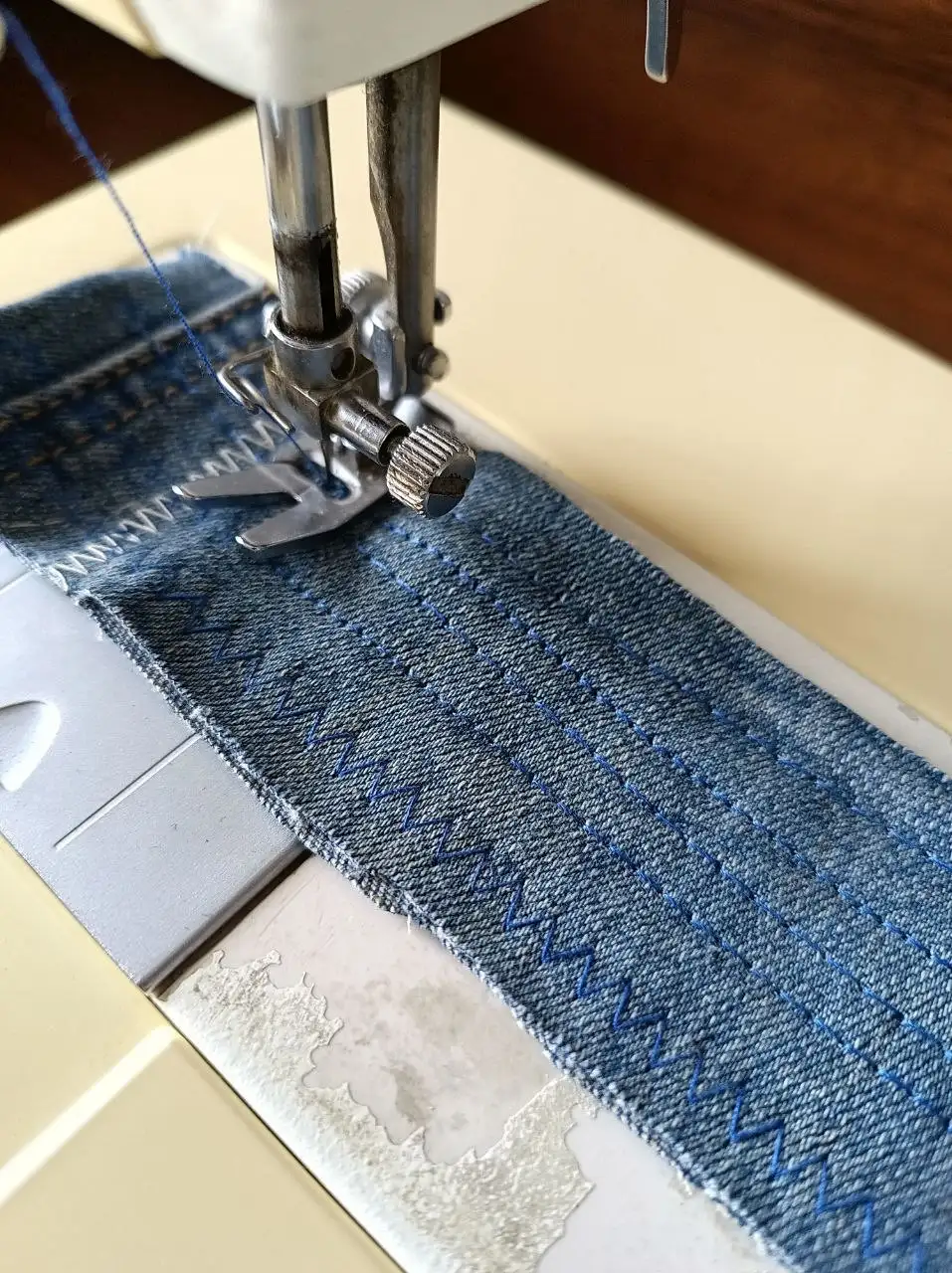 Продам швейную машину Singer с горизонтальным челноком - Швейные машины (Барахолка) в Ангарск