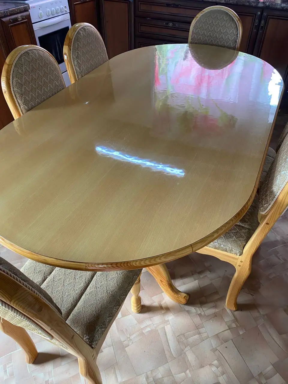 Продам обеденный стол со стульями, морозильную камеру АТЛАНТ, письменные столы, туалетный столик и навесные полки - Барахолка в Ангарск