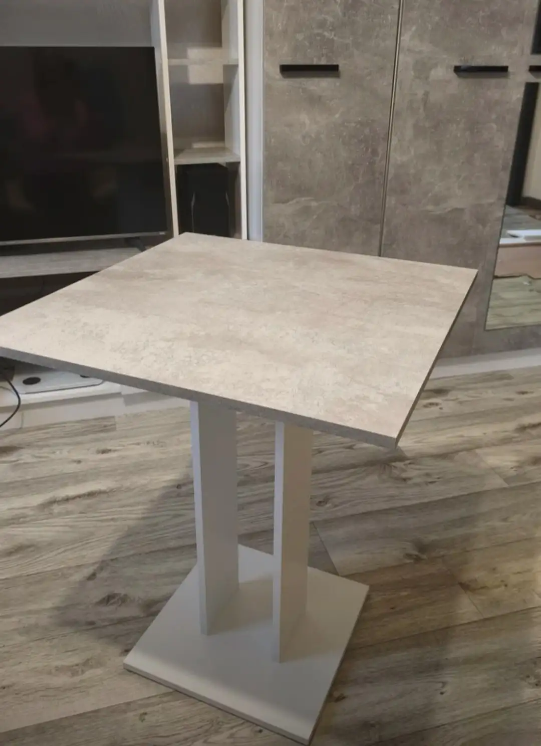 Продается новый кухонный столик с квадратной столешницей из ЛДСП - Для дома и дачи в Ангарск