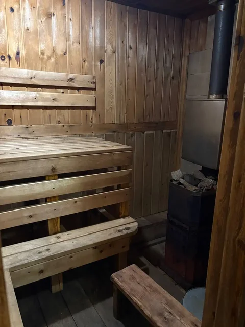 Стол журнальный и телевизор LG - Барахолка в Ангарск