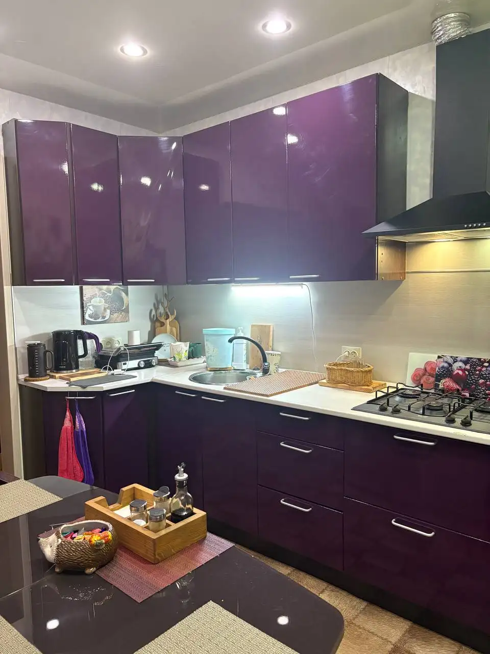 Стол журнальный и телевизор LG - Барахолка в Ангарск