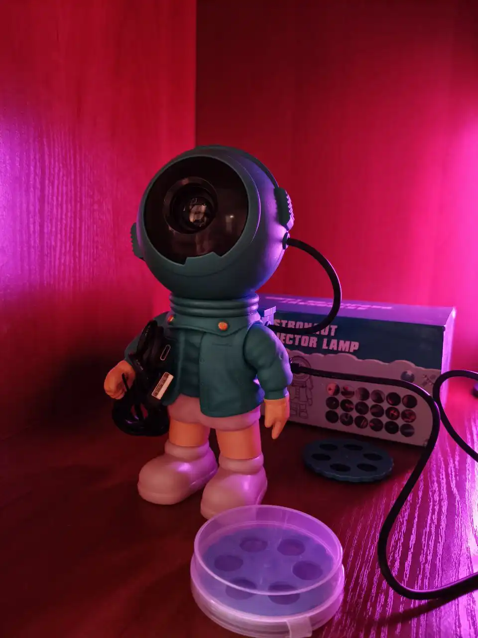 Астронавт - проектор с 3-мя сменными дисками