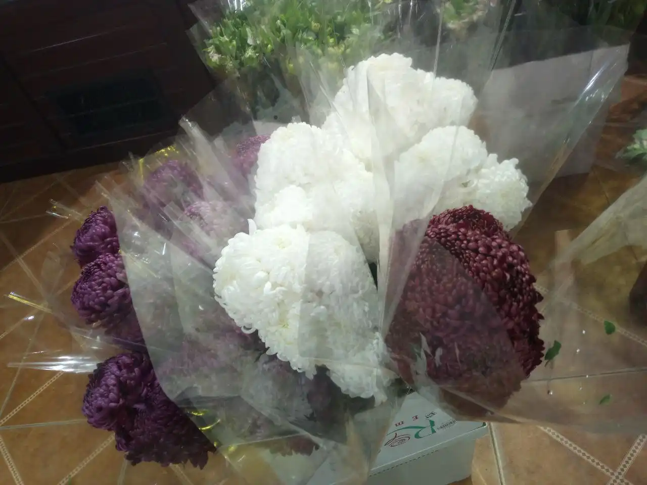 Продажа цветов: Хризантема, Альстромерия, Эвкалипт