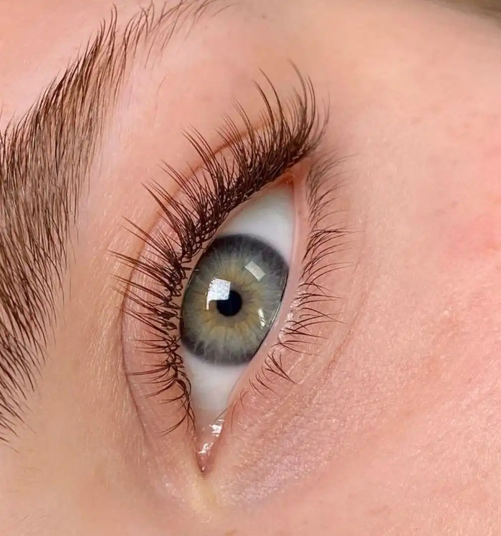 Услуги по оформлению бровей и наращиванию ресниц в Энгельсе