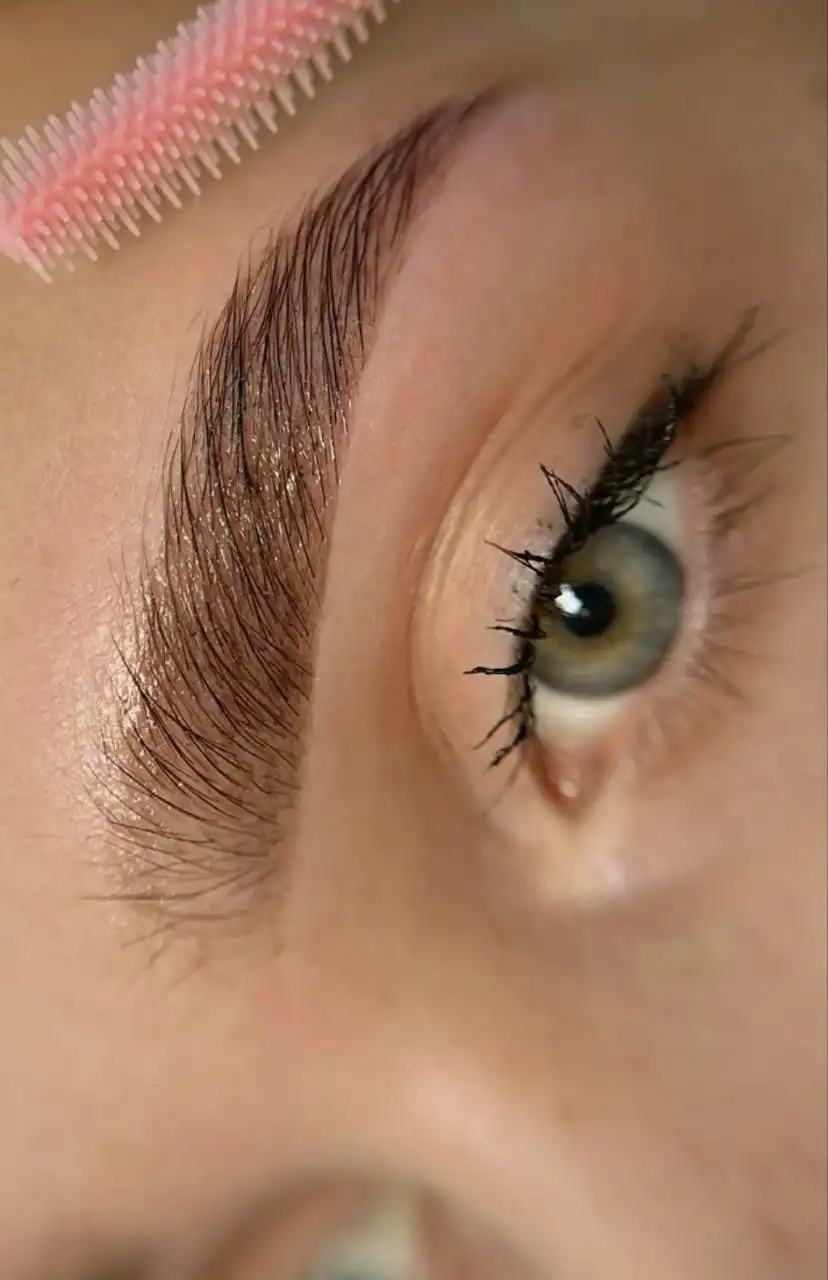 Услуги оформления бровей в Энгельсе