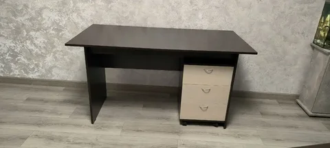 Письменный стол с тумбой на колесиках - частное объявление в Саратов