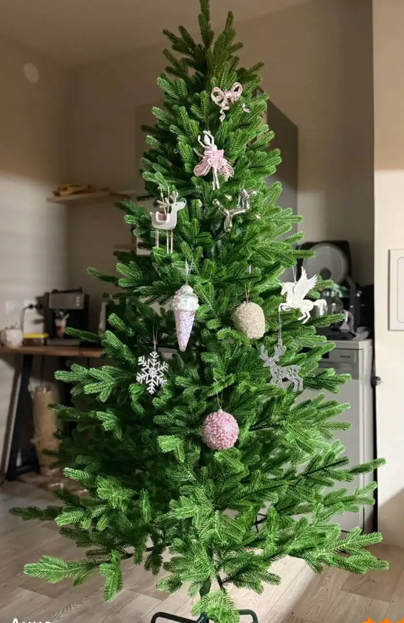 Продается литая елка 215 см с игрушками